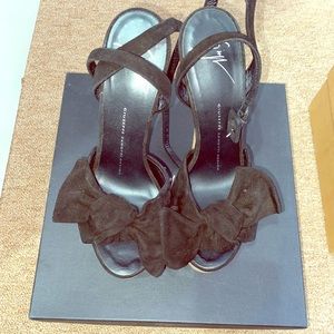 Authentic Giuseppe zanotti Bow heels...👠👠👠👠👠